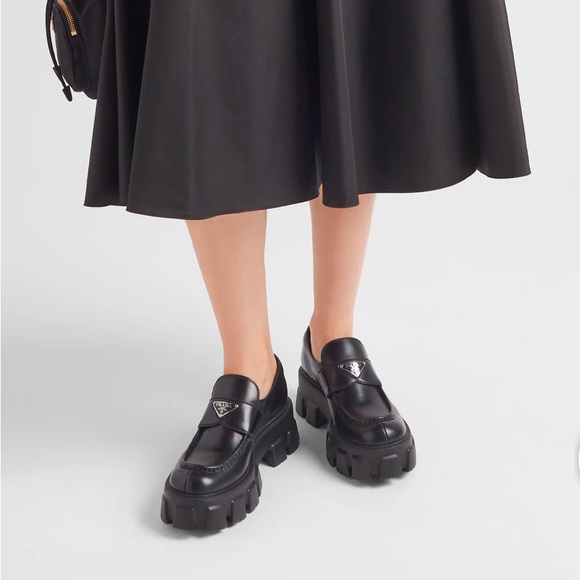🖤🖤 Excellent condition- worn once! Prada Brushed leather Monolith loafers🖤🖤 - Picture 3 of 8